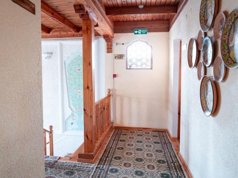 Caravan Serail