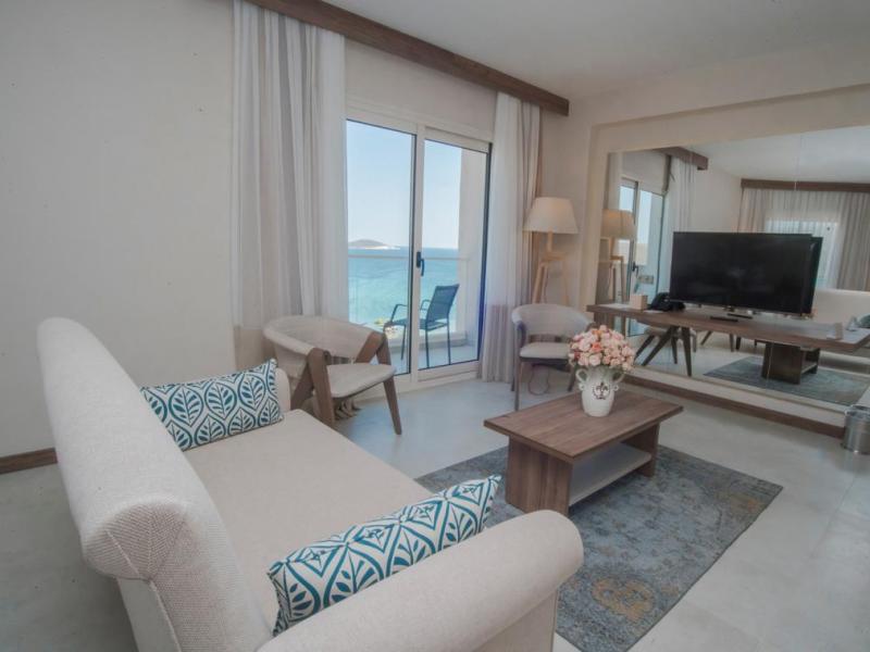 Design Plus Seya Beach Hotel