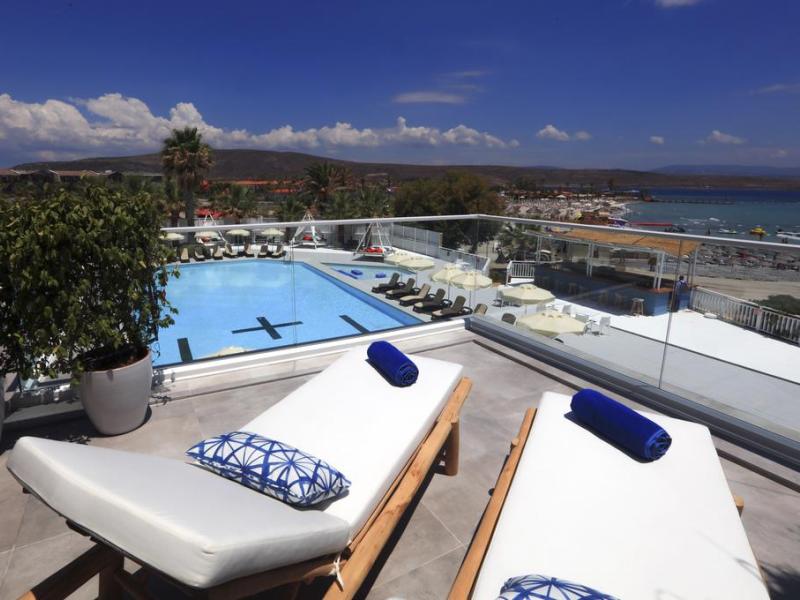 Design Plus Seya Beach Hotel