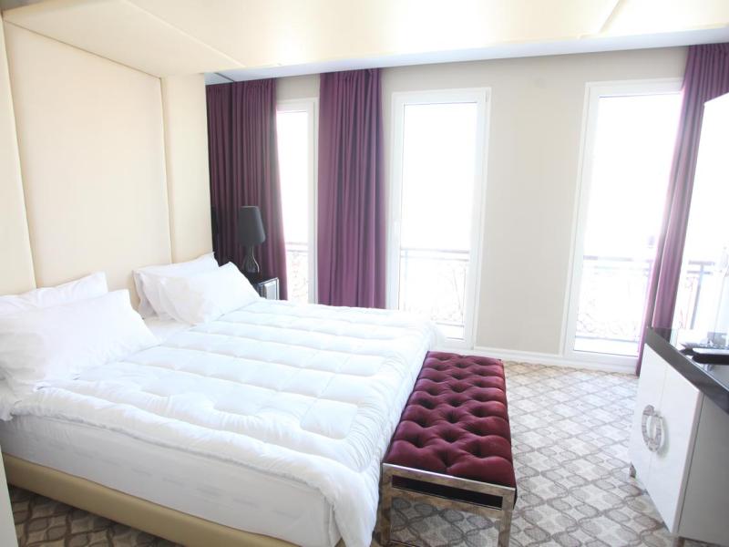 Senator Hotel