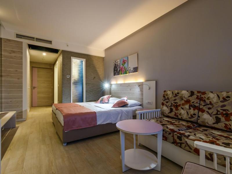 Carine Hotel Park Bijela 