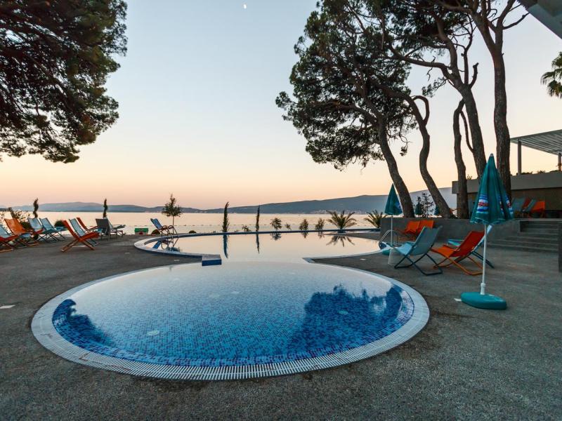 Carine Hotel Park Bijela 