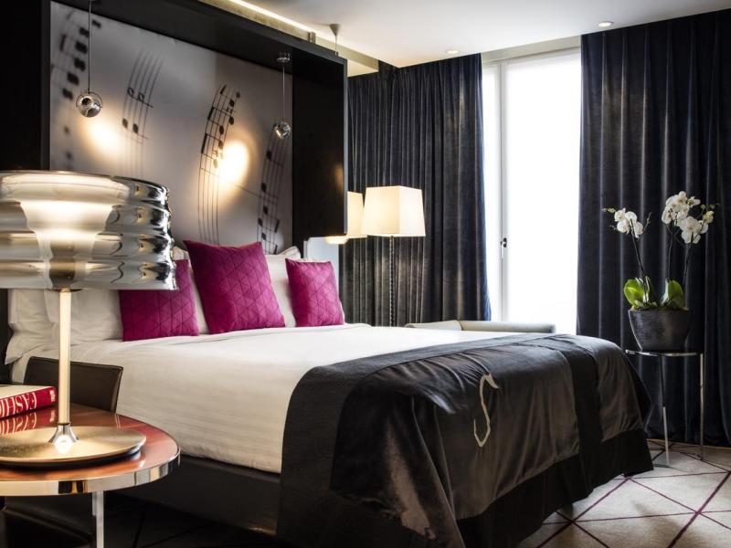 De Sers Champs Elysees Paris