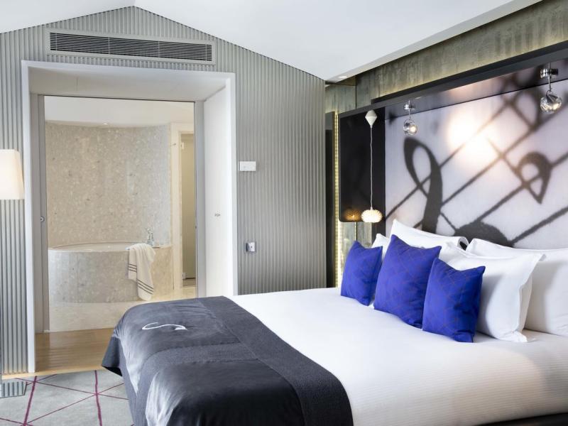 De Sers Champs Elysees Paris