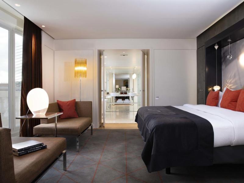 De Sers Champs Elysees Paris