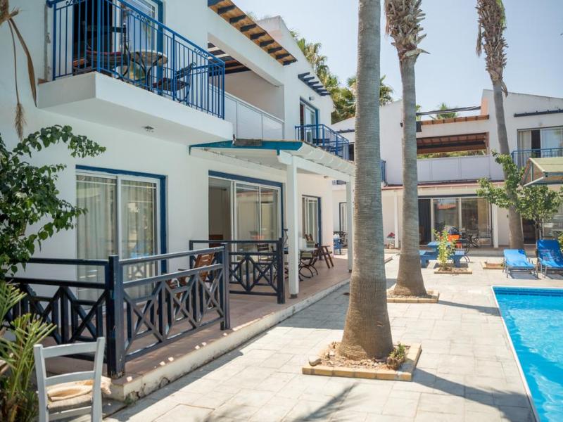 Periyiali Apartments