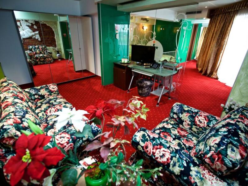 Legends chambers by Grand Pier