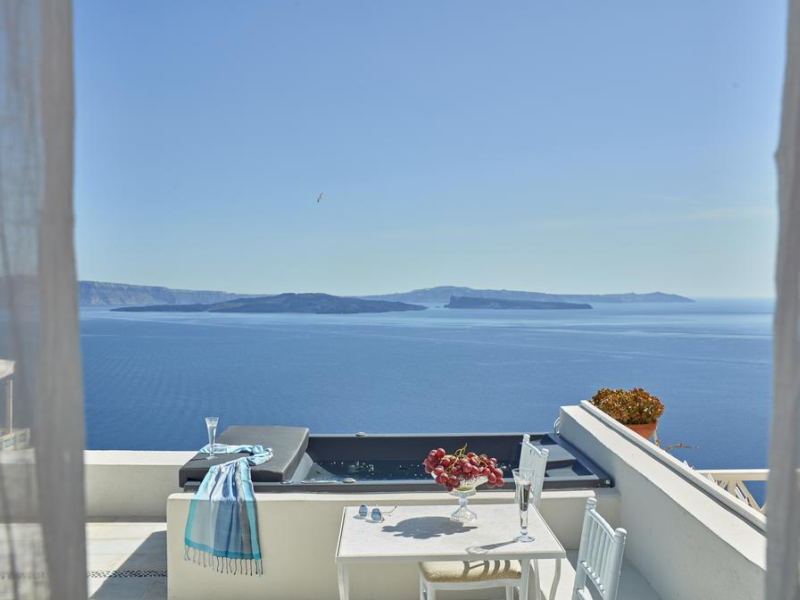 La Maltese Oia Luxury Suites