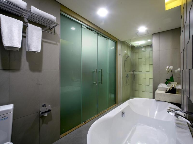 Bedrock Hotel Kuta Bali