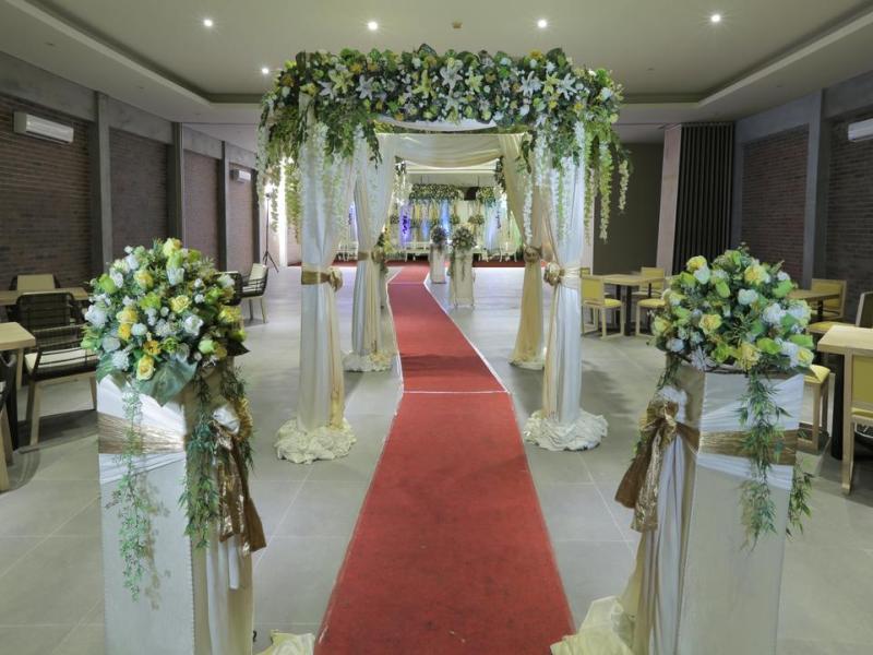 Bedrock Hotel Kuta Bali