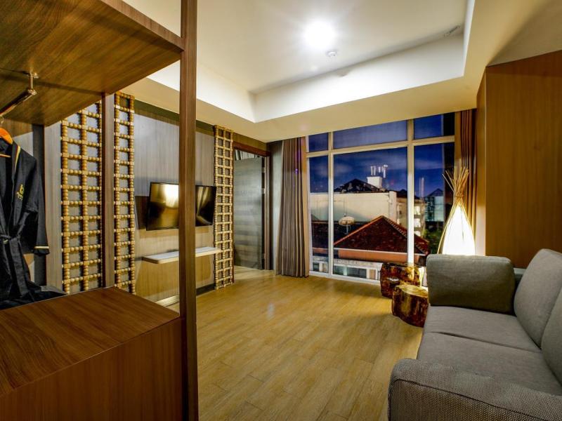 Bedrock Hotel Kuta Bali