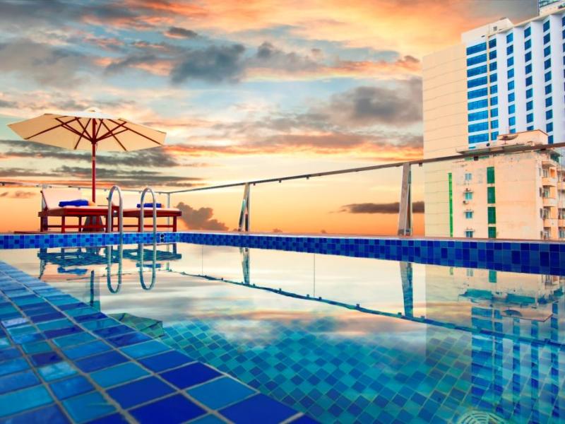 Golden Lotus Central Hotel