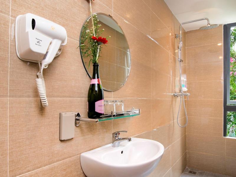 Golden Lotus Central Hotel