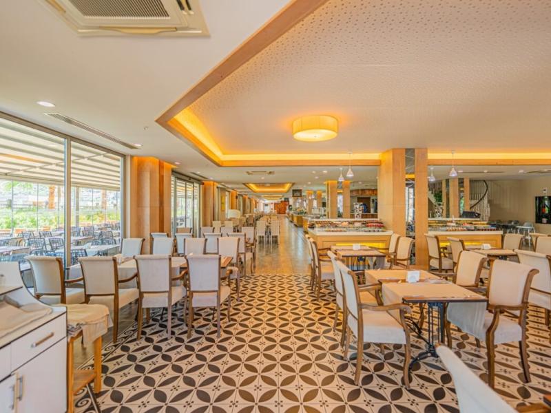 Ramada Hotel & Suites by Wyndham Kusadasi