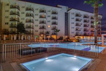 Отель Ramada Hotel & Suites by Wyndham Kusadasi Турция, Кушадасы, фото 6
