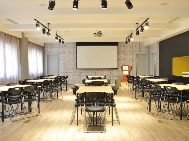 Campanile Shanghai Natural History Museum Hotel