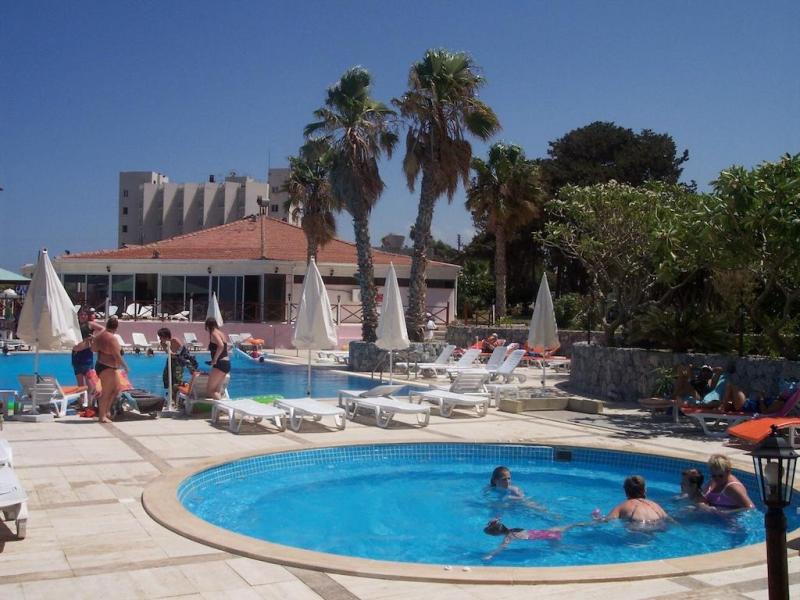 The LA Hotel & Resort