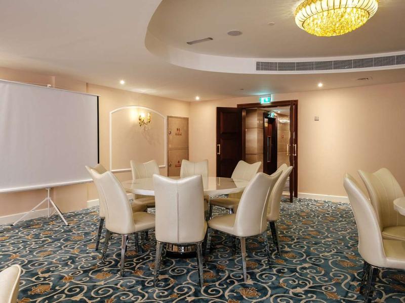 Crystal Plaza Al Majaz Hotel