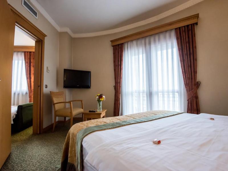 Usta Park Hotel
