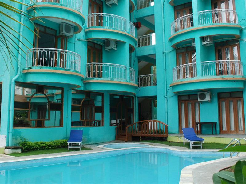 Oyo Townhouse Silver Palm