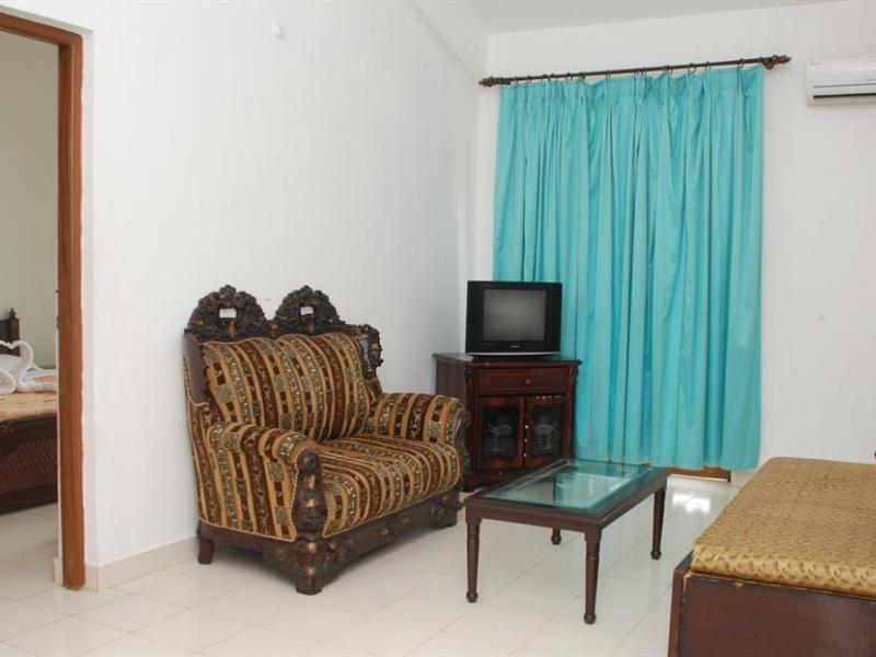 Oyo Townhouse Silver Palm