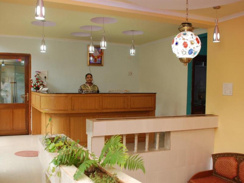 Oyo Townhouse Silver Palm