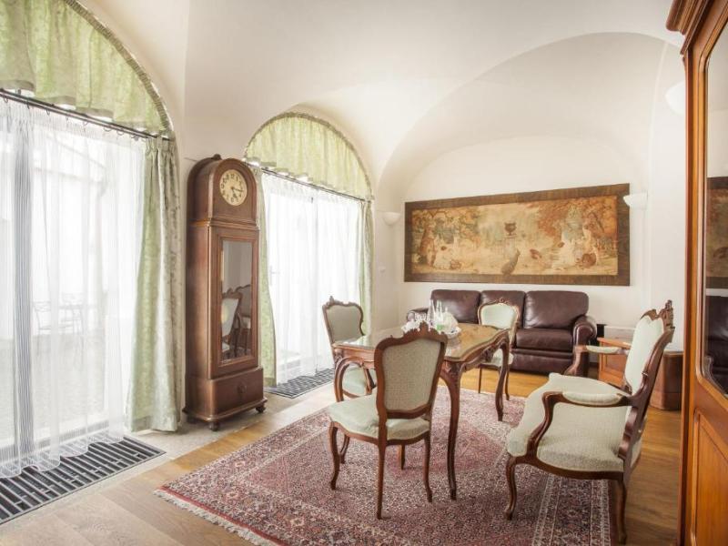 At the Green Grape - U Zeleneho hroznu