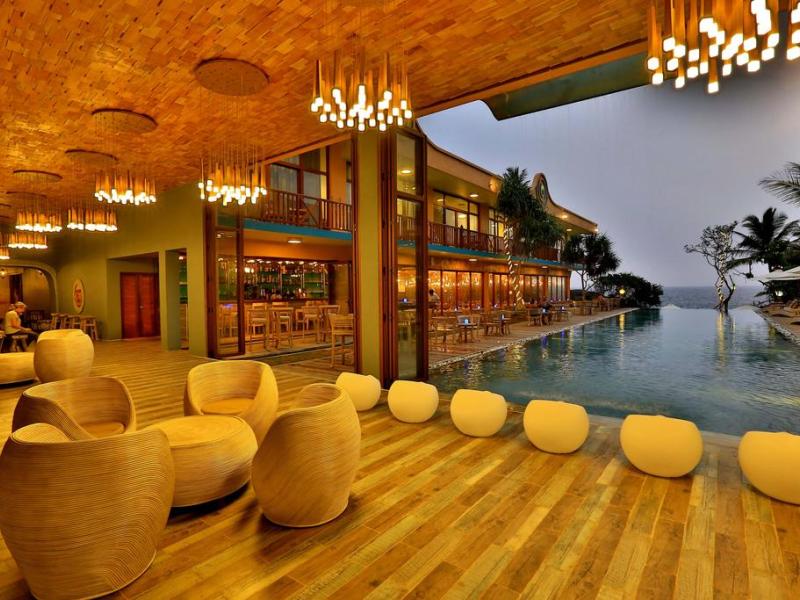 Thaproban Pavilion Waves