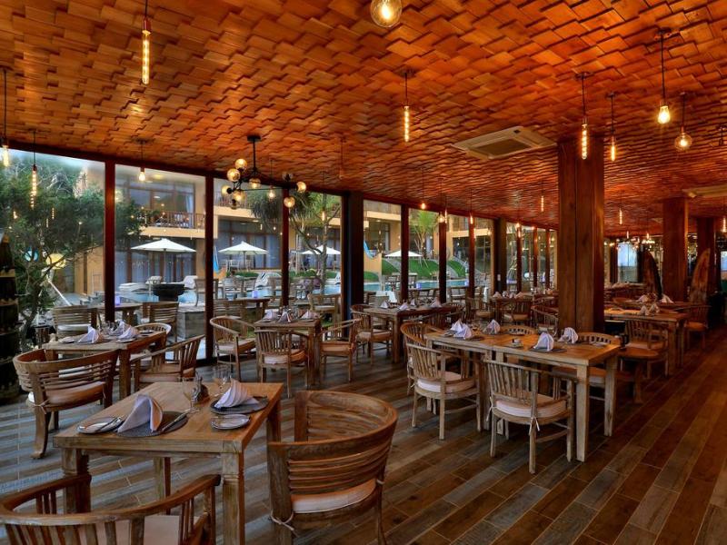 Thaproban Pavilion Waves