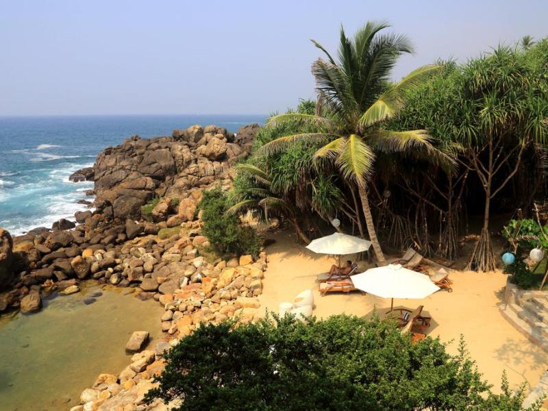 Thaproban Pavilion Waves