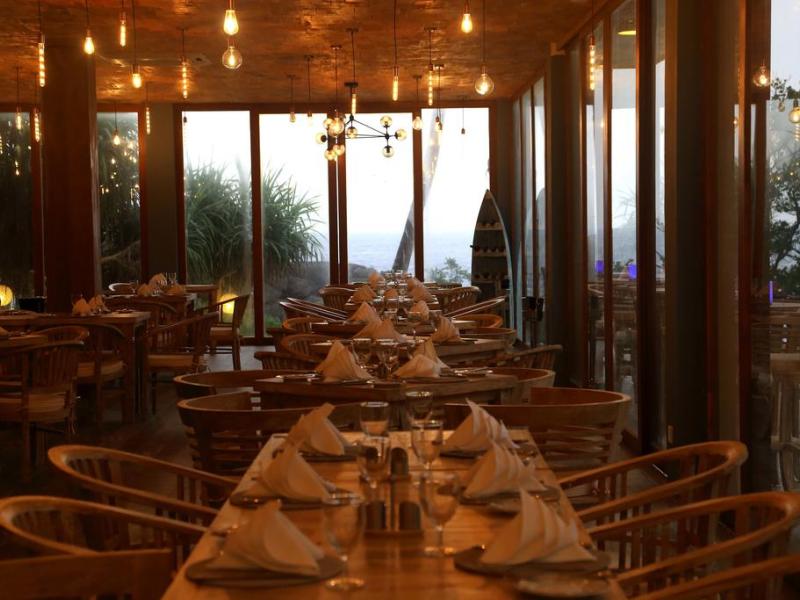 Thaproban Pavilion Waves