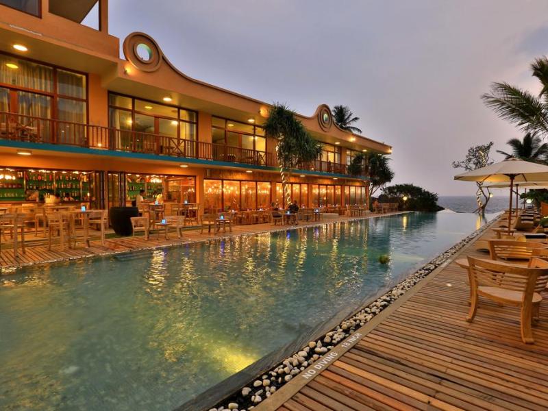 Thaproban Pavilion Waves