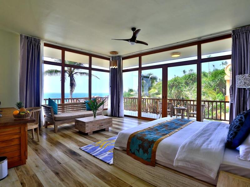 Thaproban Pavilion Waves