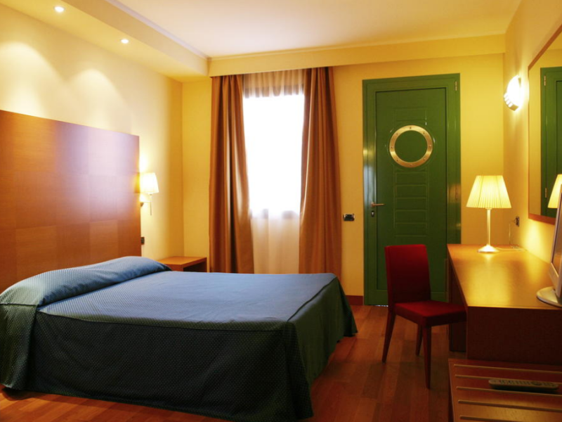 Luna Hotel Motel Airport
