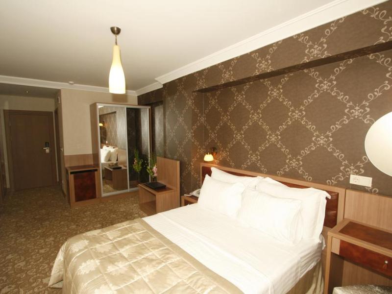 Q Hotel Old City