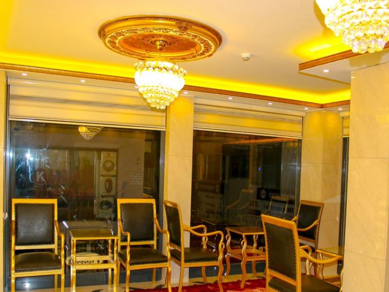 Deluxe Newport Hotel