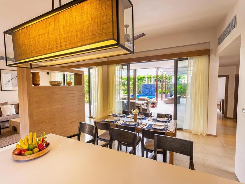 CasaBay Luxury Pool Villas