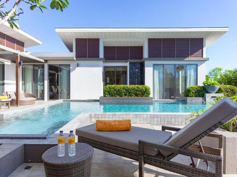 CasaBay Luxury Pool Villas
