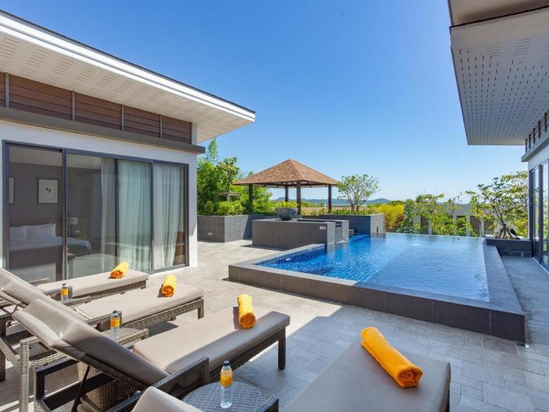 CasaBay Luxury Pool Villas