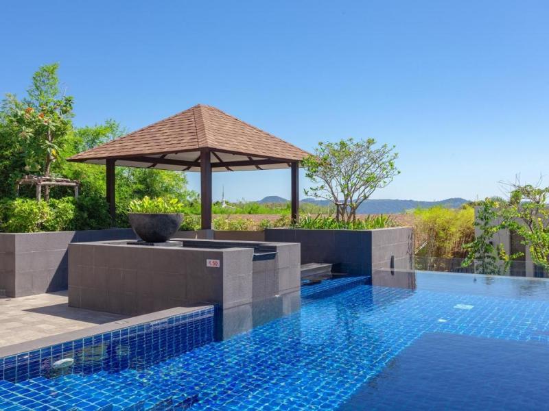 CasaBay Luxury Pool Villas