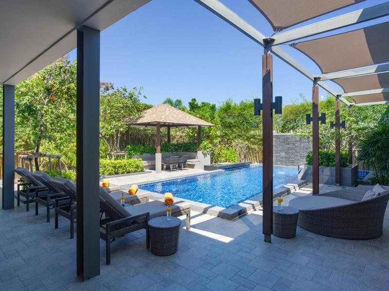 CasaBay Luxury Pool Villas