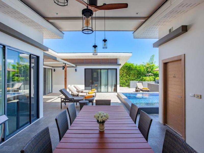 CasaBay Luxury Pool Villas