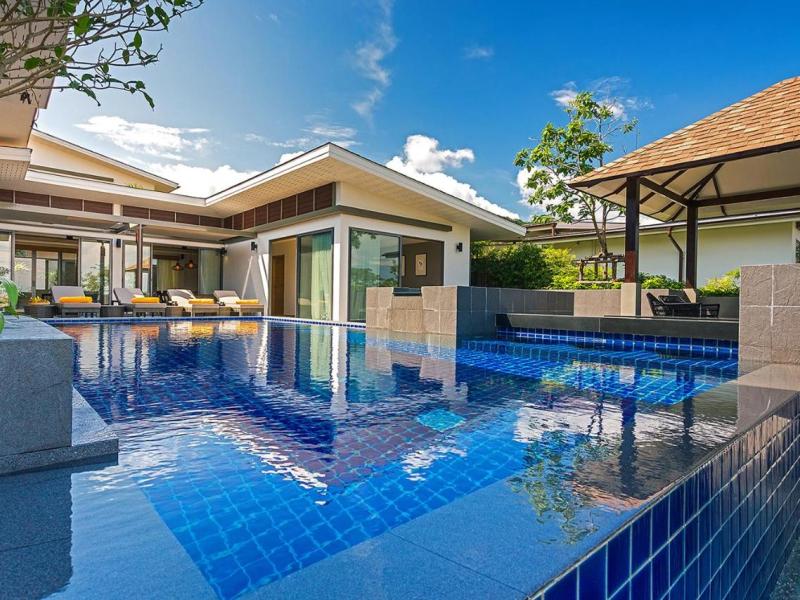 CasaBay Luxury Pool Villas
