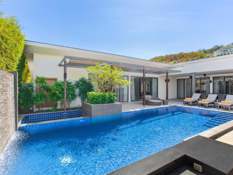 CasaBay Luxury Pool Villas