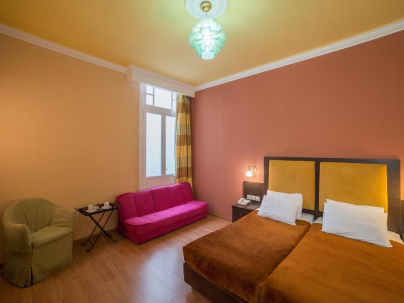 Delphi Art Hotel