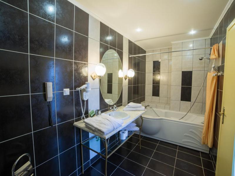 Delphi Art Hotel