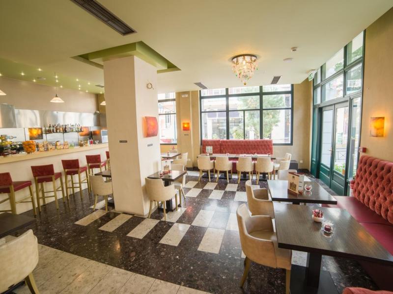 Delphi Art Hotel