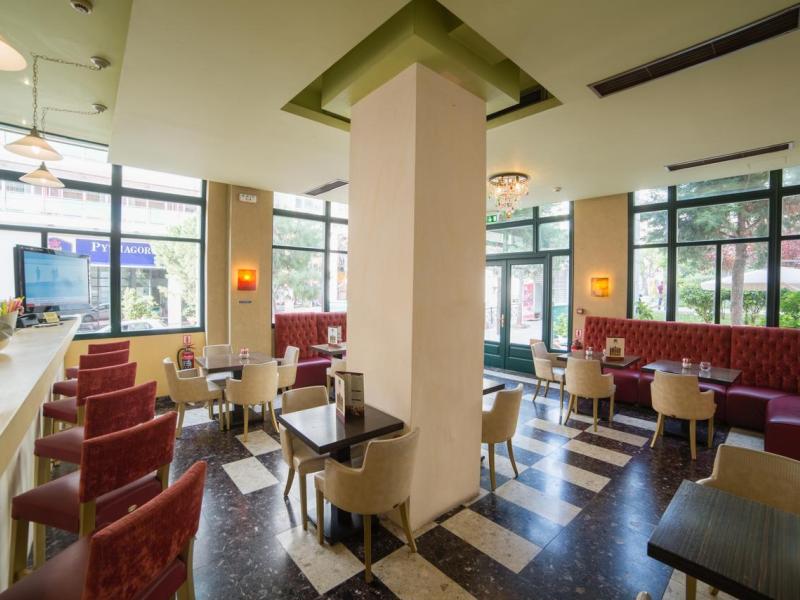 Delphi Art Hotel