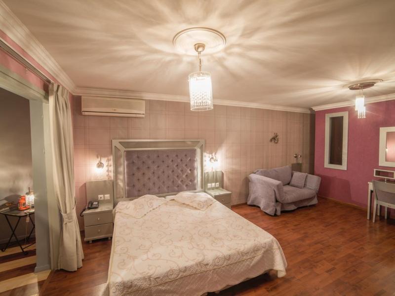 Delphi Art Hotel