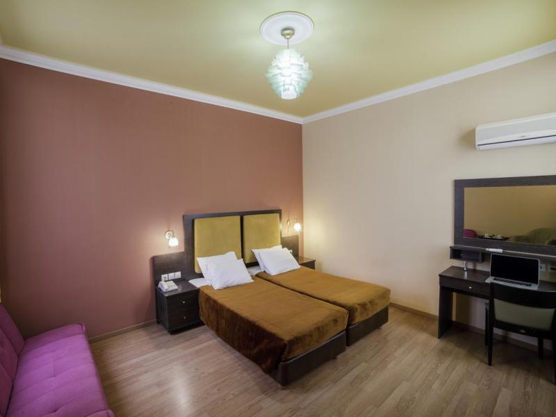 Delphi Art Hotel